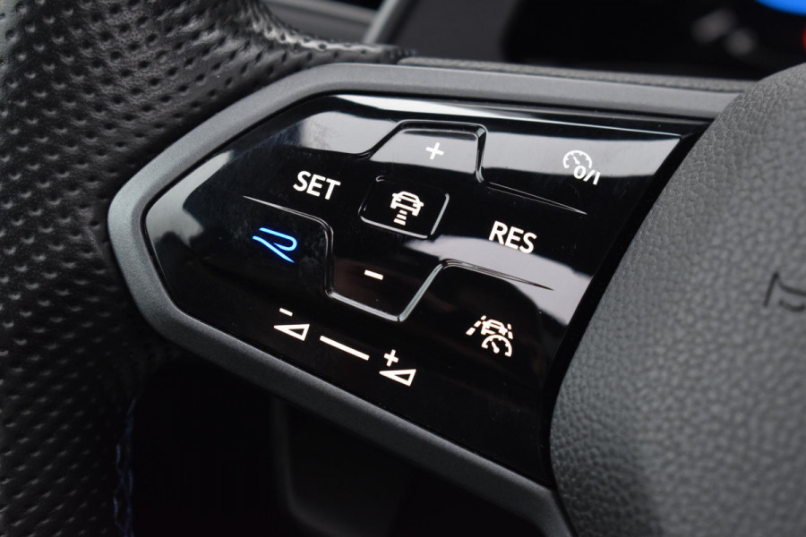 Volkswagen Golf 2.0 TSI R 4Motion Pano Lane ACC H&K Camera Drift