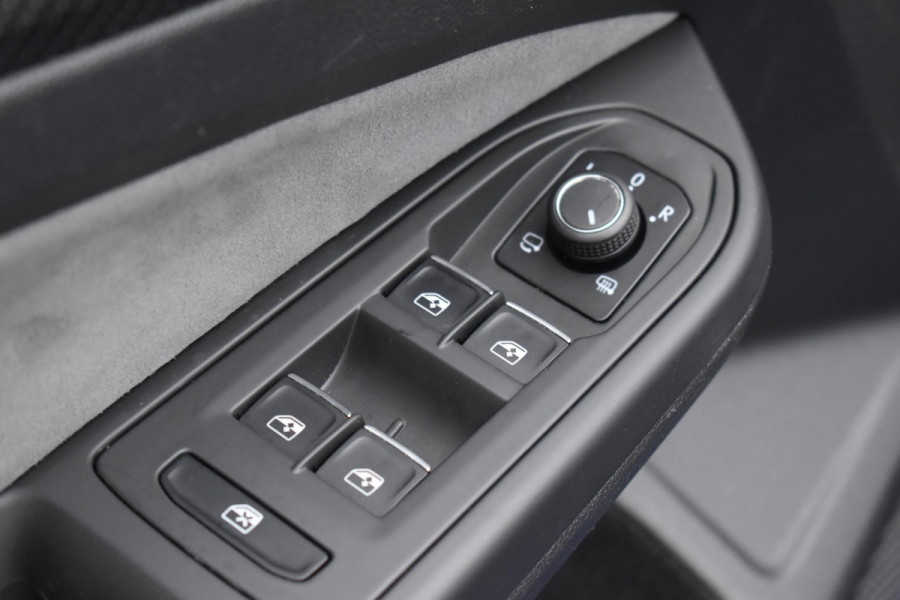 Volkswagen Golf 2.0 TSI R 4Motion Pano Lane ACC H&K Camera Drift