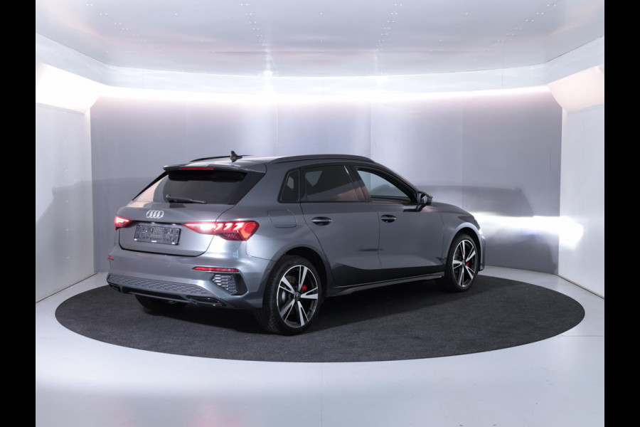 Audi A3 Sportback 45 TFSI e S edition 245 pk | SOH 94% | S-tronic | Navigatie | Parkeersensoren (Park assist) | Adaptieve cruise control | Matrix LED koplampen | S-Line |