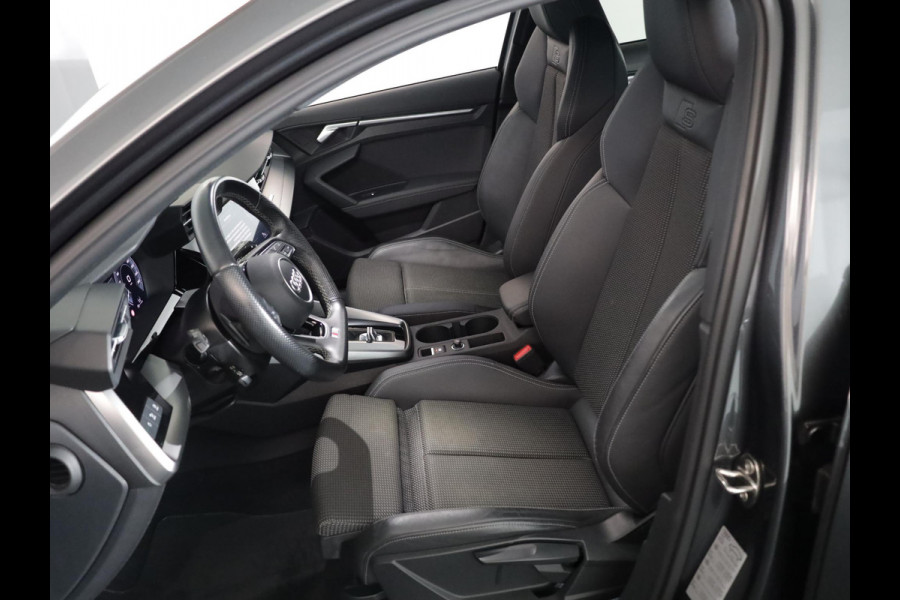 Audi A3 Sportback 45 TFSI e S edition 245 pk | SOH 94% | S-tronic | Navigatie | Parkeersensoren (Park assist) | Adaptieve cruise control | Matrix LED koplampen | S-Line |