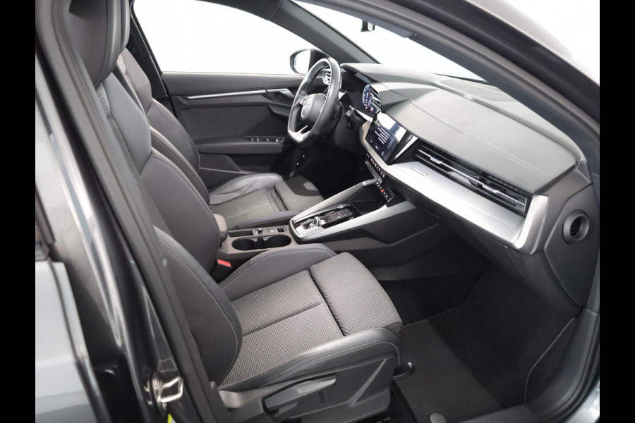 Audi A3 Sportback 45 TFSI e S edition 245 pk | SOH 94% | S-tronic | Navigatie | Parkeersensoren (Park assist) | Adaptieve cruise control | Matrix LED koplampen | S-Line |