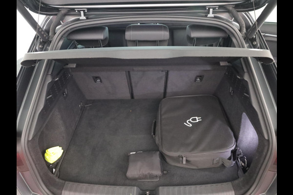 Audi A3 Sportback 45 TFSI e S edition 245 pk | SOH 94% | S-tronic | Navigatie | Parkeersensoren (Park assist) | Adaptieve cruise control | Matrix LED koplampen | S-Line |
