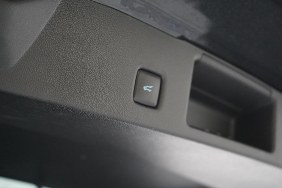 Ford Kuga 2.5 PHEV ST-Line | Panoramadak | Stoelverwarming | Blind-Spot | Stuurverwarming | Apple Carplay | All-seasonbanden |