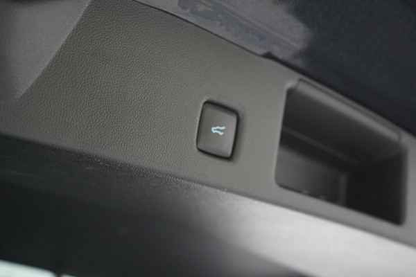 Ford Kuga 2.5 PHEV ST-Line | Panoramadak | Stoelverwarming | Blind-Spot | Stuurverwarming | Apple Carplay | All-seasonbanden |
