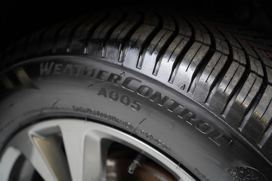 Ford Kuga 2.5 PHEV ST-Line | Panoramadak | Stoelverwarming | Blind-Spot | Stuurverwarming | Apple Carplay | All-seasonbanden |