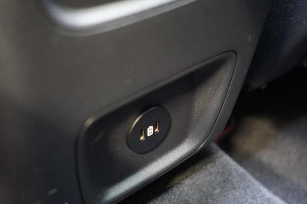 Ford Kuga 2.5 PHEV ST-Line | Panoramadak | Rode remklauwen | Apple Carplay | Winter Pack | Achteruitrijcamera