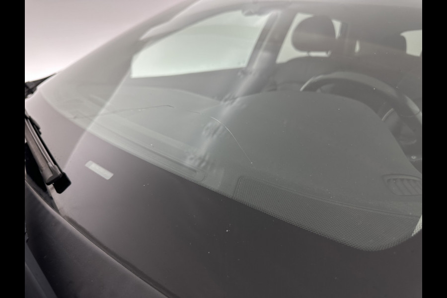 Kia e-Niro ExecutiveLine 64 kWh [ 3-Fase ] {SOH-100%} (INCL-BTW) Aut.*HEATPUMP | LEATHER | FULL-LED | NAVI-FULLMAP | ADAPTIVE-CRUISE | CAMERA | MEMORY-PACK | LANE-ASSIST | HEATED-COMFORTSEATS | SHIFTPADDLES | KEYLESS | DIGI-COCKPIT | PRIVACYGLAS