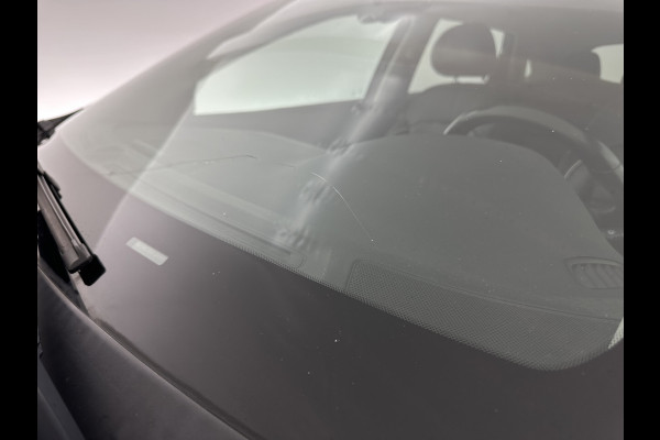 Kia e-Niro ExecutiveLine 64 kWh [ 3-Fase ] {SOH-100%} (INCL-BTW) Aut.*HEATPUMP | LEATHER | FULL-LED | NAVI-FULLMAP | ADAPTIVE-CRUISE | CAMERA | MEMORY-PACK | LANE-ASSIST | HEATED-COMFORTSEATS | SHIFTPADDLES | KEYLESS | DIGI-COCKPIT | PRIVACYGLAS