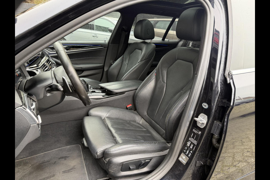 BMW 5 Serie Touring 520d xDrive High Executive M-Sport | Panoramadak | Camera | Elektrische Trekhaak | Elektrische Achterklep |
