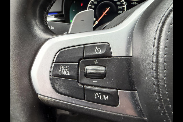 BMW 5 Serie Touring 520d xDrive High Executive M-Sport | Panoramadak | Camera | Elektrische Trekhaak | Elektrische Achterklep |