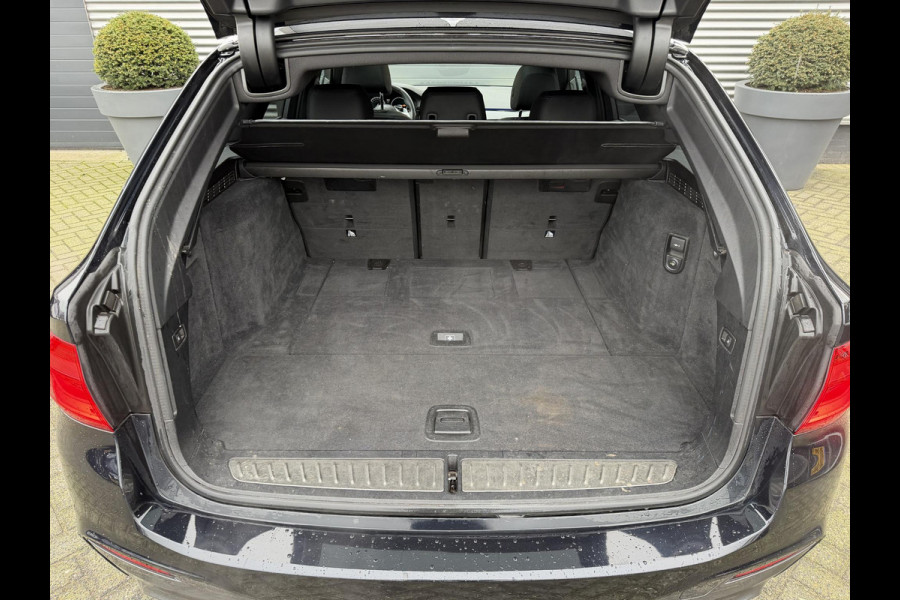 BMW 5 Serie Touring 520d xDrive High Executive M-Sport | Panoramadak | Camera | Elektrische Trekhaak | Elektrische Achterklep |