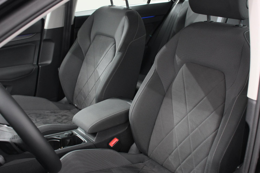 Volkswagen Golf Variant 1.5 eTSI 150pk DSG Style | Navigatie | Apple Carplay/Android Auto | Adaptive Cruise Control | Parkeersensoren | Camera | Stoel-en stuurverwarming | Blind Spot Assist | Ledverlichting voor