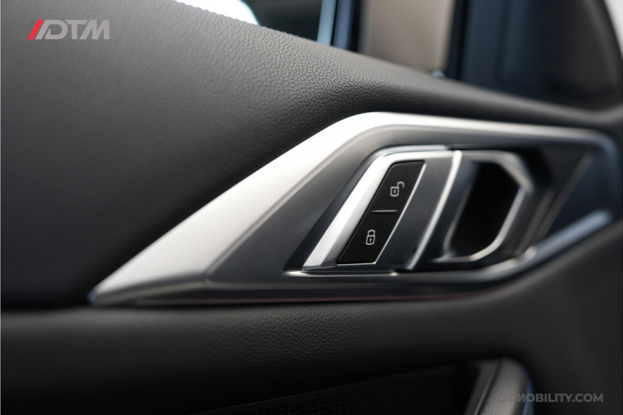 BMW 4 Serie Cabrio M440i xDrive High Executive | Adaptive Cruise Control | Ambient | Sanremo Grün