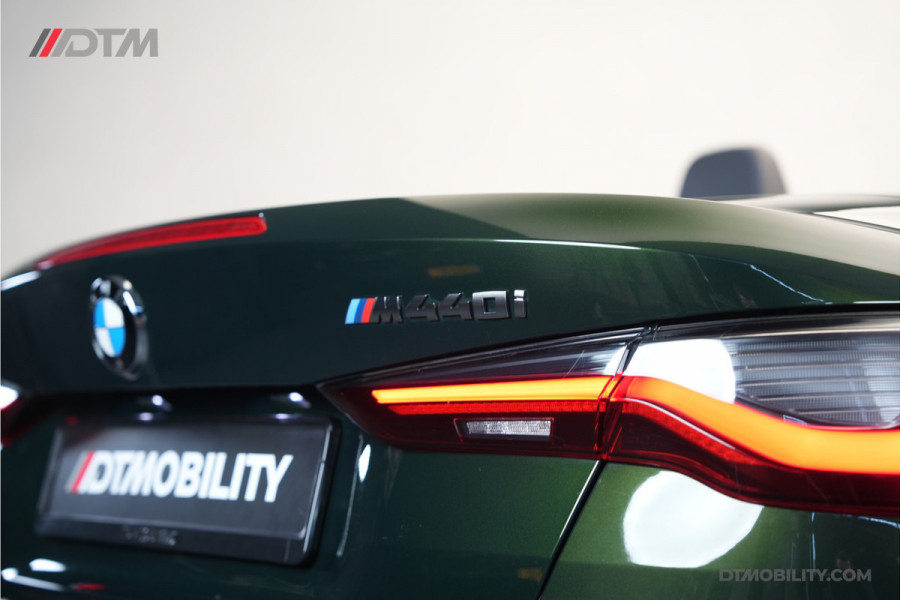 BMW 4 Serie Cabrio M440i xDrive High Executive | Adaptive Cruise Control | Ambient | Sanremo Grün