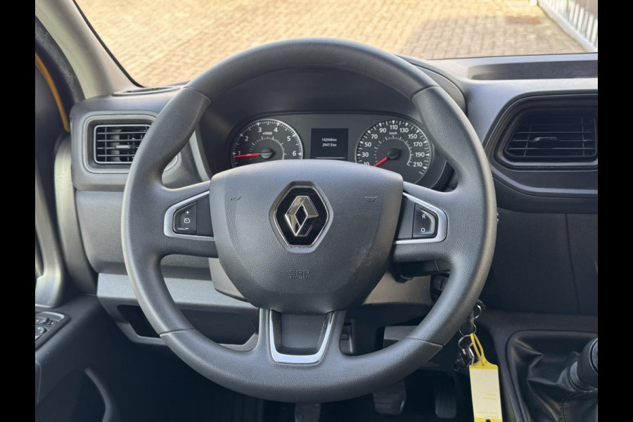 Renault Master T35 2.3 dCi 135 L2H2 Comfort Airco Cruise control Apple / Android Navigatie Laadruimte afgewerkt