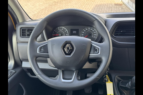 Renault Master T35 2.3 dCi 135 L2H2 Comfort Airco Cruise control Apple / Android Navigatie Laadruimte afgewerkt