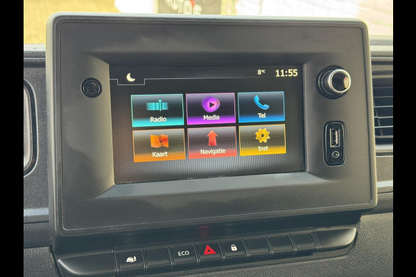 Renault Master T35 2.3 dCi 135 L2H2 Comfort Airco Cruise control Apple / Android Navigatie Laadruimte afgewerkt
