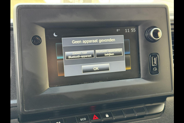 Renault Master T35 2.3 dCi 135 L2H2 Comfort Airco Cruise control Apple / Android Navigatie Laadruimte afgewerkt