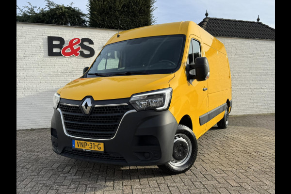 Renault Master T35 2.3 dCi 135 L2H2 Comfort Airco Cruise control Apple / Android Navigatie Laadruimte afgewerkt