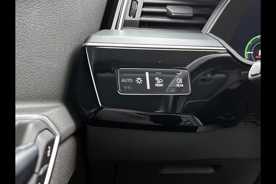 Audi e-tron Sportback 55 quattro Business edition 95 kWh(NL-auto, 90% SoH, Carplay, StoelV, Navi, Parkeersensoren, Etc)