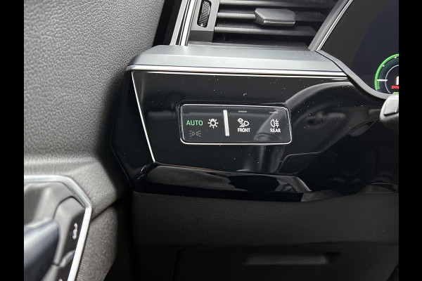 Audi e-tron Sportback 55 quattro Business edition 95 kWh(NL-auto, 90% SoH, Carplay, StoelV, Navi, Parkeersensoren, Etc)