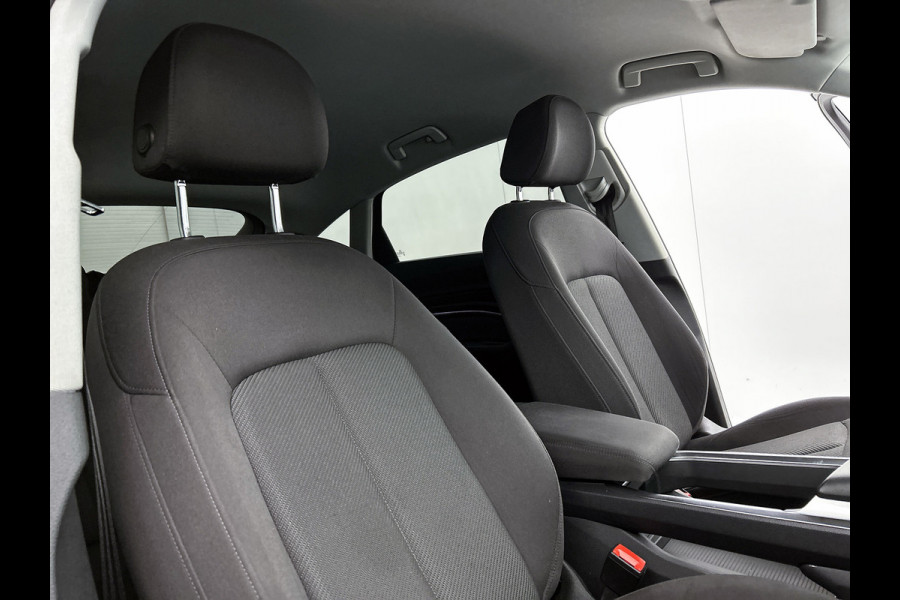 Audi e-tron Sportback 55 quattro Business edition 95 kWh(NL-auto, 90% SoH, Carplay, StoelV, Navi, Parkeersensoren, Etc)