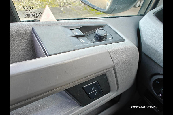 Volkswagen Crafter 35 2.0 TDI L3H3 EL Highline , euro 6 , 1e Eig. 3000 KG trekkracht , pracht bus , cruise camera , ex overheid.