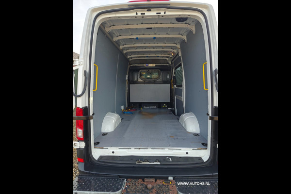 Volkswagen Crafter 35 2.0 TDI L3H3 EL Highline , euro 6 , 1e Eig. 3000 KG trekkracht , pracht bus , cruise camera , ex overheid.