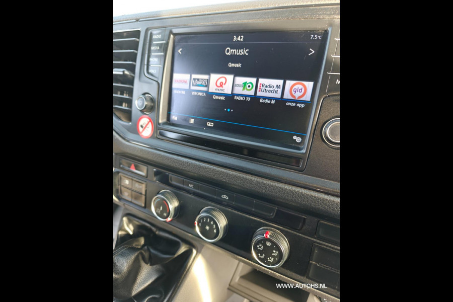 Volkswagen Crafter 35 2.0 TDI L3H3 EL Highline , euro 6 , 1e Eig. 3000 KG trekkracht , pracht bus , cruise camera , ex overheid.