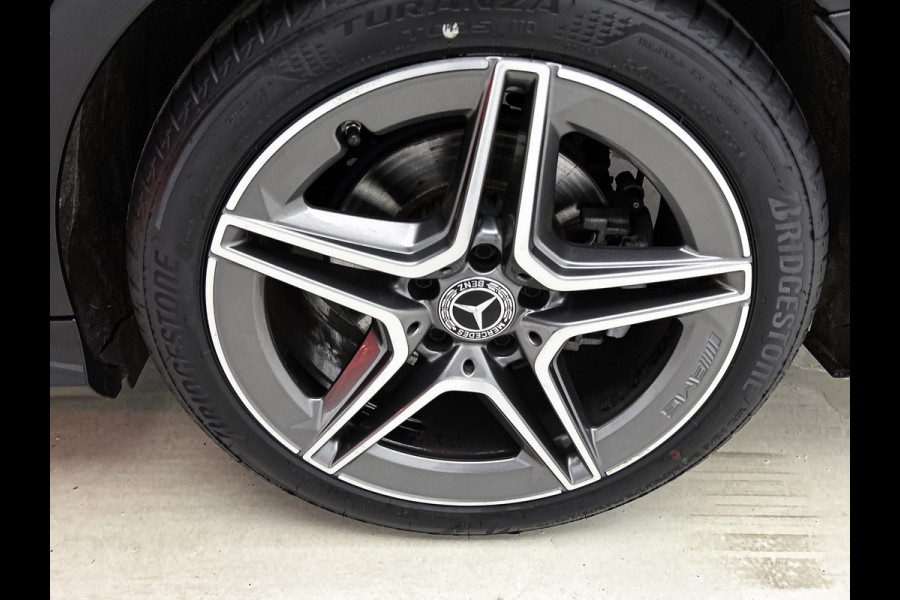 Mercedes-Benz C-Klasse 200 Business Solution AMG Lichtmetalen velgen | Navigatie | Trekhaak | Parking support met camera achter | Inclusief 24 maanden MB Certified garantie voor Europa.