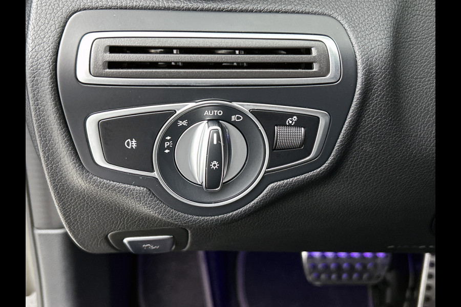 Mercedes-Benz C-Klasse 200 Business Solution AMG Lichtmetalen velgen | Navigatie | Trekhaak | Parking support met camera achter | Inclusief 24 maanden MB Certified garantie voor Europa.