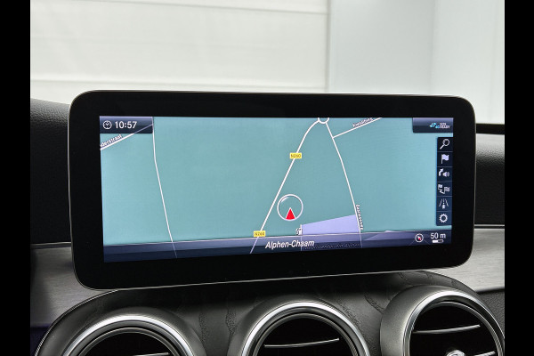 Mercedes-Benz C-Klasse 200 Business Solution AMG Lichtmetalen velgen | Navigatie | Trekhaak | Parking support met camera achter | Inclusief 24 maanden MB Certified garantie voor Europa.