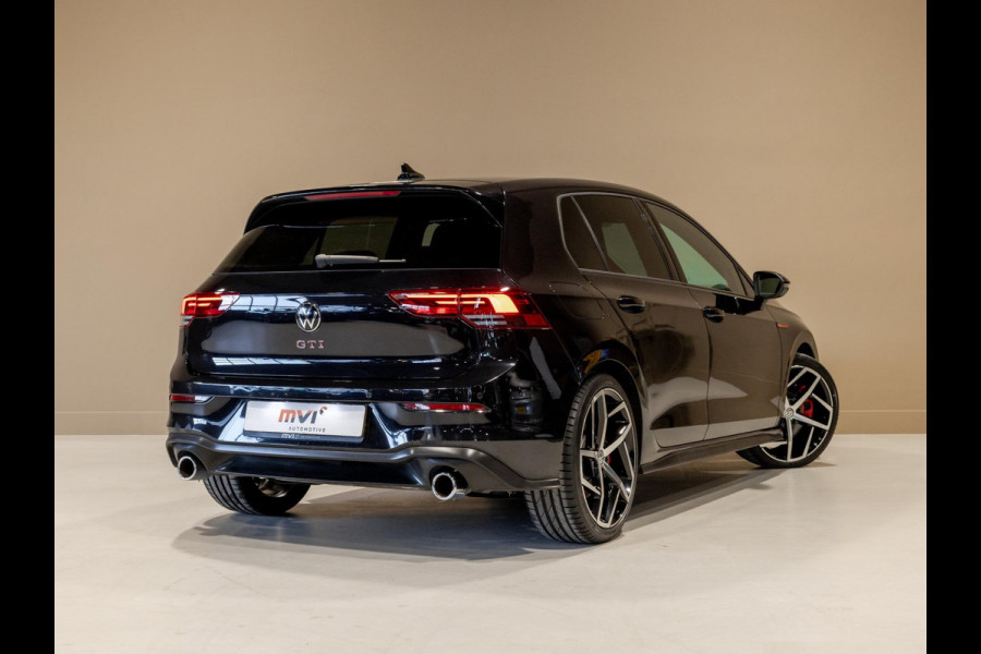 Volkswagen Golf 2.0 TSI GTI / 245pk / Achteruitrij camera / Dodehoek assistent / Stoel en stuurverwarming /