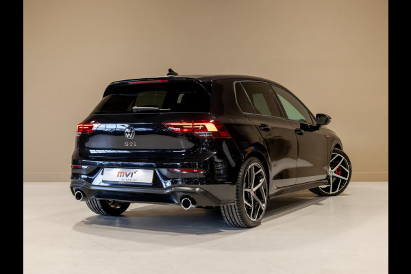 Volkswagen Golf 2.0 TSI GTI / 245pk / Achteruitrij camera / Dodehoek assistent / Stoel en stuurverwarming /