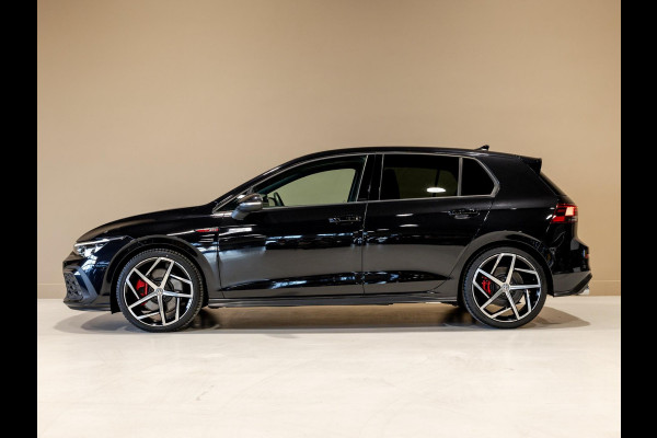 Volkswagen Golf 2.0 TSI GTI / 245pk / Achteruitrij camera / Dodehoek assistent / Stoel en stuurverwarming /