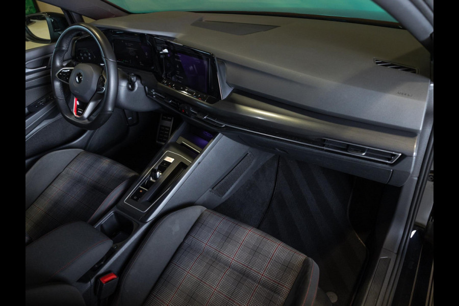 Volkswagen Golf 2.0 TSI GTI / 245pk / Achteruitrij camera / Dodehoek assistent / Stoel en stuurverwarming /