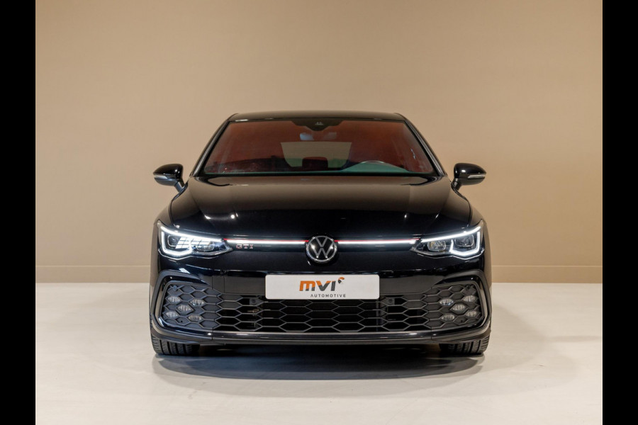 Volkswagen Golf 2.0 TSI GTI / 245pk / Achteruitrij camera / Dodehoek assistent / Stoel en stuurverwarming /