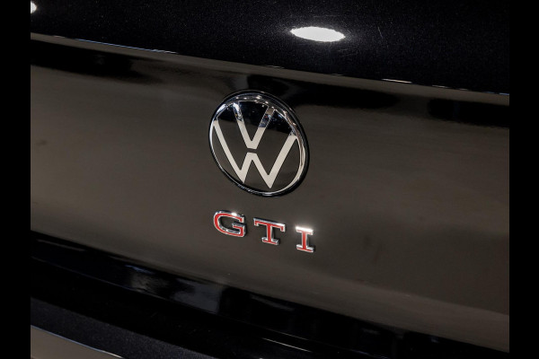 Volkswagen Golf 2.0 TSI GTI / 245pk / Achteruitrij camera / Dodehoek assistent / Stoel en stuurverwarming /