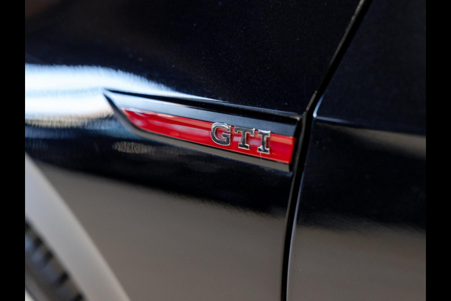 Volkswagen Golf 2.0 TSI GTI / 245pk / Achteruitrij camera / Dodehoek assistent / Stoel en stuurverwarming /