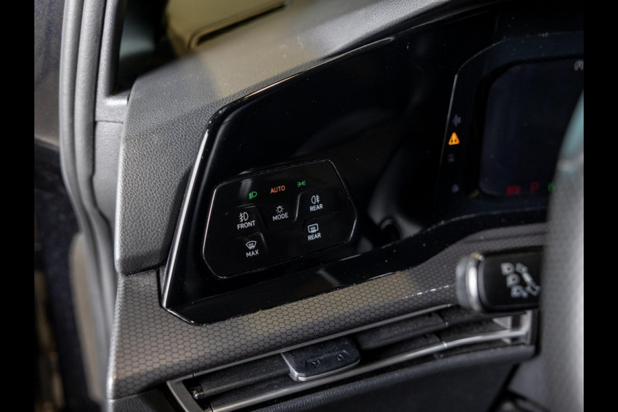 Volkswagen Golf 2.0 TSI GTI / 245pk / Achteruitrij camera / Dodehoek assistent / Stoel en stuurverwarming /