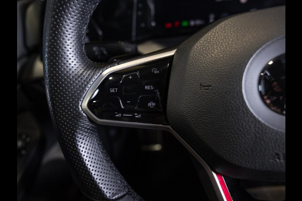 Volkswagen Golf 2.0 TSI GTI / 245pk / Achteruitrij camera / Dodehoek assistent / Stoel en stuurverwarming /