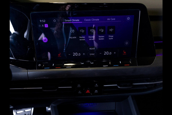 Volkswagen Golf 2.0 TSI GTI / 245pk / Achteruitrij camera / Dodehoek assistent / Stoel en stuurverwarming /