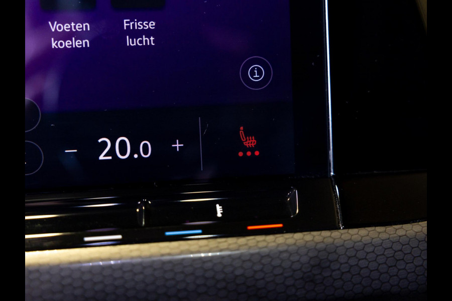 Volkswagen Golf 2.0 TSI GTI / 245pk / Achteruitrij camera / Dodehoek assistent / Stoel en stuurverwarming /