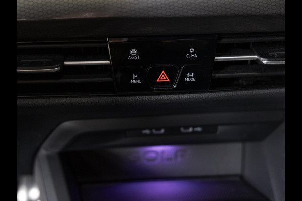 Volkswagen Golf 2.0 TSI GTI / 245pk / Achteruitrij camera / Dodehoek assistent / Stoel en stuurverwarming /