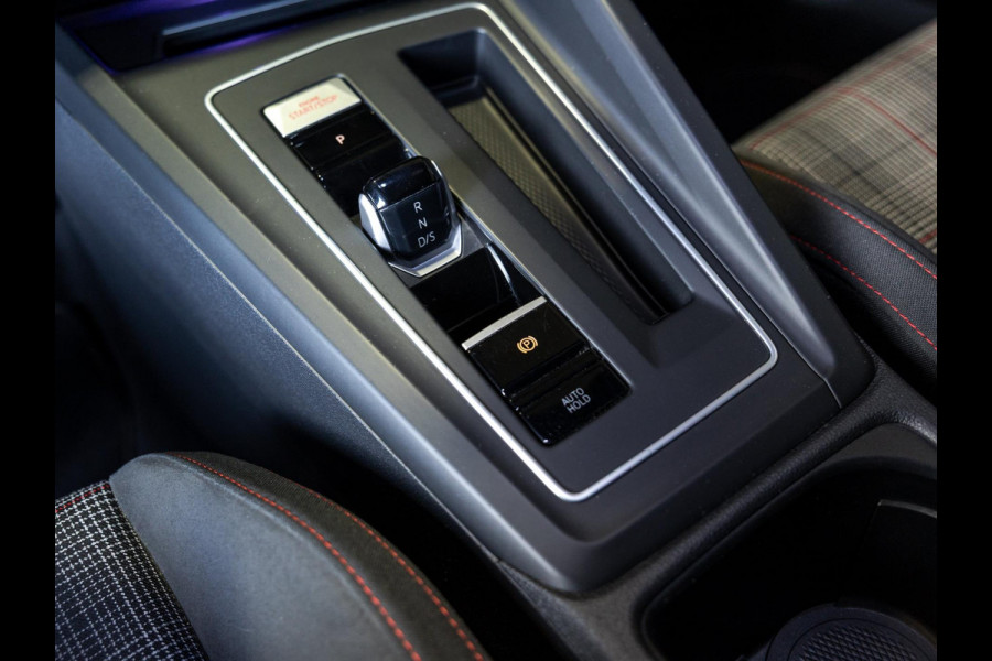 Volkswagen Golf 2.0 TSI GTI / 245pk / Achteruitrij camera / Dodehoek assistent / Stoel en stuurverwarming /