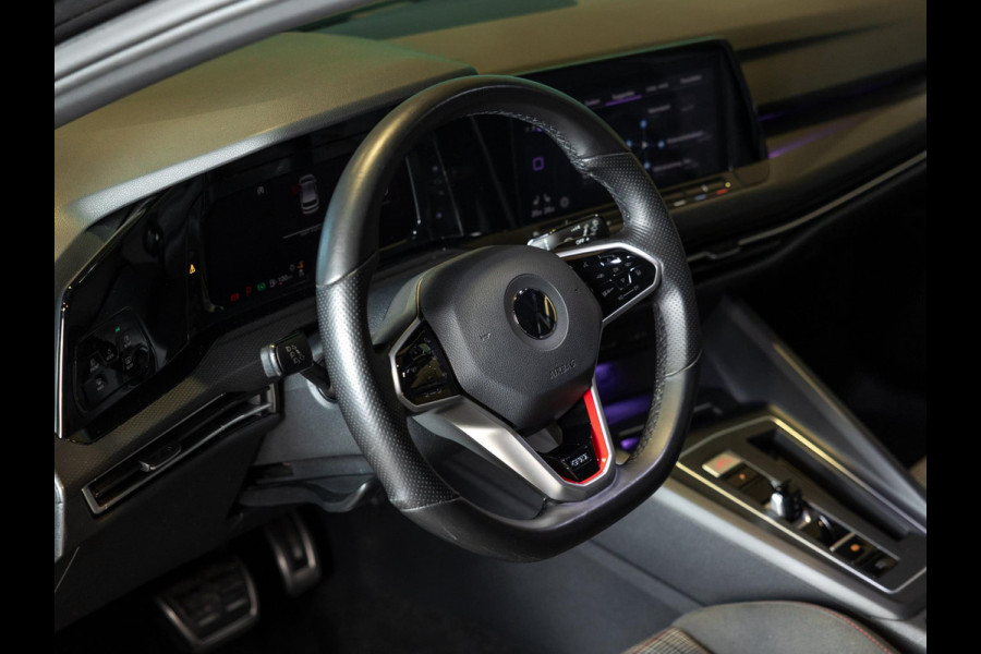 Volkswagen Golf 2.0 TSI GTI / 245pk / Achteruitrij camera / Dodehoek assistent / Stoel en stuurverwarming /