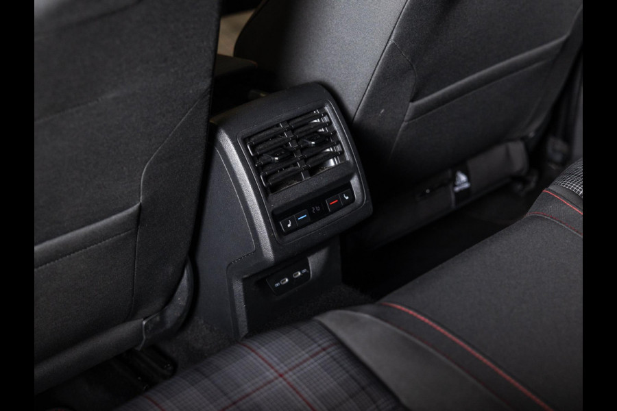 Volkswagen Golf 2.0 TSI GTI / 245pk / Achteruitrij camera / Dodehoek assistent / Stoel en stuurverwarming /