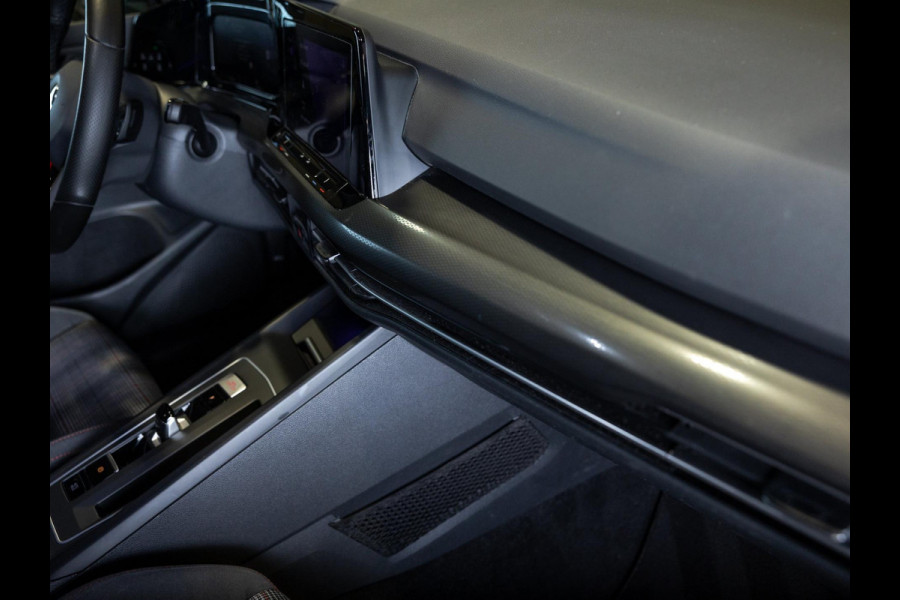 Volkswagen Golf 2.0 TSI GTI / 245pk / Achteruitrij camera / Dodehoek assistent / Stoel en stuurverwarming /