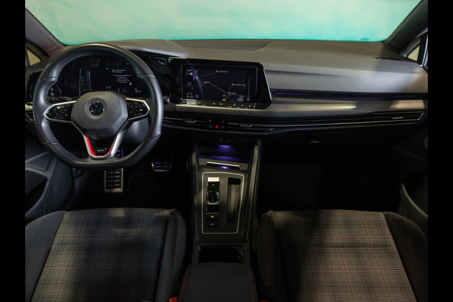 Volkswagen Golf 2.0 TSI GTI / 245pk / Achteruitrij camera / Dodehoek assistent / Stoel en stuurverwarming /