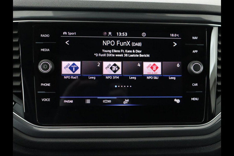 Volkswagen T-Roc 1.5 TSI Sport | Trekhaak | Camera | Carplay | Full LED | Adaptive cruise | Virtual Cockpit | Climate control | Navigatie | Bluetooth | Parkeerhulp